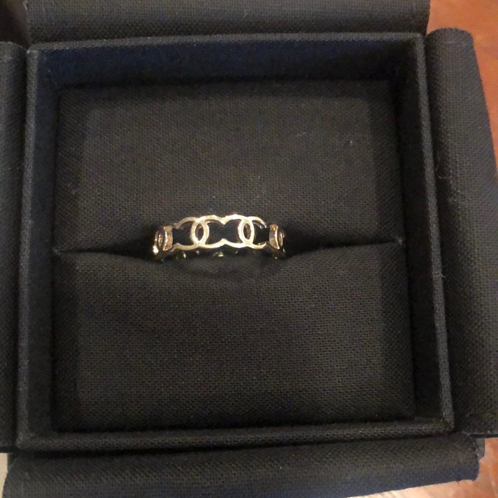 CHANEL Golden Ring - Picture 1 of 9